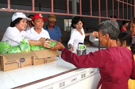  Mỗi năm, các bếp ăn từ thiện bệnh viện do các cấp hội vận động đã giúp bữa ăn cho hàng chục ngàn lượt bệnh nhân nghèo. 