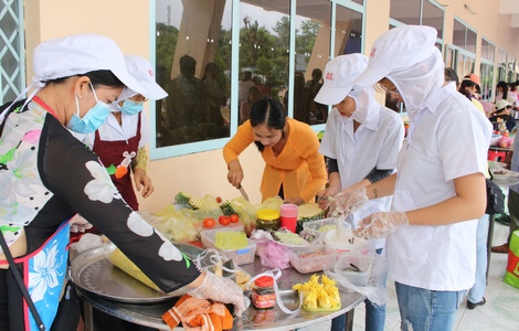 Các đội tham gia hội thi nấu ăn