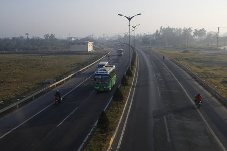 Hiện nay trên địa bàn tỉnh Vĩnh Long, ngoài khu dân cư, chỉ QL1 xe cơ giới mới được tăng thêm 10 km/h. Các loại đường khác ngoài khu dân cư vận tốc tối đa không đổi.