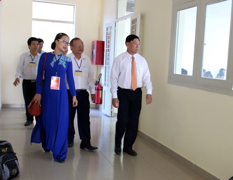 Bí thư Tỉnh ủy- Trần Văn Rón thăm Hội đồng thi THPT quốc gia 2016