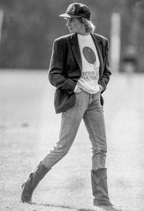 Diana đi xem một trận đấu polo của Thái tử Charles trong năm 1988. (Nguồn: Marie Claire)