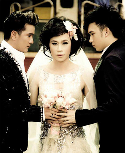 Hoài Linh trong tạo hình cô dâu xinh đẹp, với hai chú rể là Đàm Vĩnh Hưng và Dương Triệu Vũ khiến người hâm mộ thích thú suốt một thời gian dài.