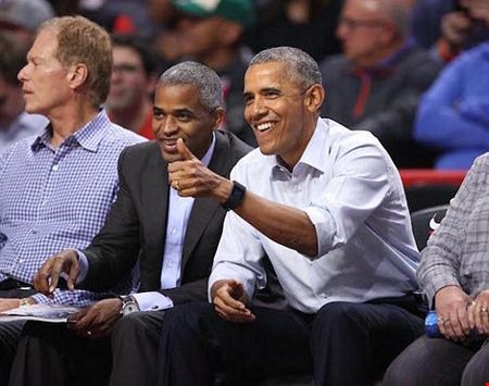 Có tin đồn ông Obama muốn mua lại một đội bóng rổ trong giải NBA. Ảnh: USATSI