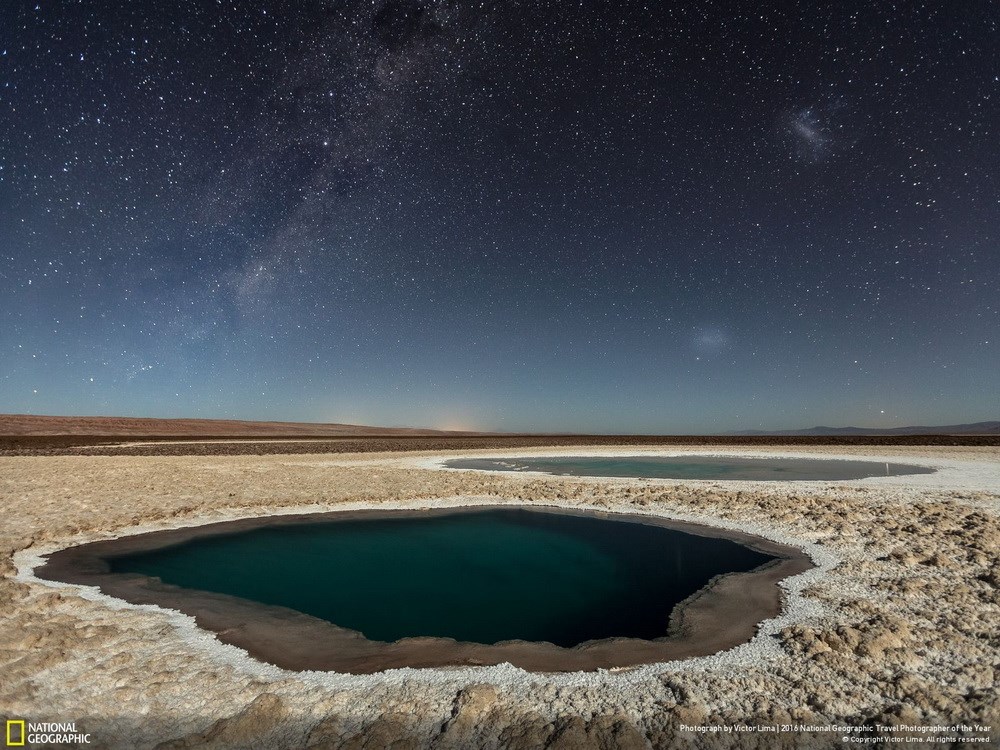 Ở chủ đề thiên nhiên, giải ba thuộc về Victor Lima với bức ảnh ghi lại khung cảnh kì bí ở hoang mạc Atacama, San Pedro de Atacama, Antofagasta, Chile.