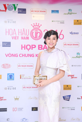 Sáng 5/7, buổi họp báo khởi động vòng sơ khảo và chung khảo phía Bắc cuộc thi Hoa hậu Việt Nam 2016 đã diễn ra tại Hà Nội. Là một trong những khách mời đặc biệt của buổi họp nhưng Hoa hậu Kỳ Duyên đã đến muộn hơn so với quy định của BTC đề ra.