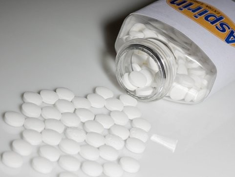 Aspirin giúp giảm khả năng tử cung phụ nữ từ chối phôi nam