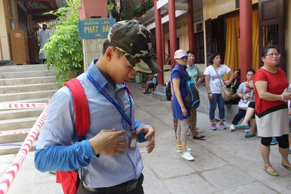 Anh Huy, HDV du lịch tiếng Trung người Việt Nam ở TP Nha Trang cho biết, từng bức xúc vì người Trung Quốc xuyên tạc: “Việt Nam tách ra từ Trung Quốc”