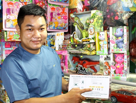 Thông tin in trên các sản phẩm đồ chơi Việt đều sử dụng hoàn toàn bằng tiếng Việt và có dòng chữ “Sản xuất tại Việt Nam”.
