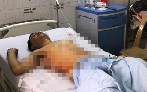 Ông Quỳnh đang được cấp cứu tại Bệnh viện đa khoa tỉnh Thanh Hóa