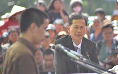 Luật sư Lê Văn Nam bào chữa cho Vũ Văn Tiến tại phiên tòa sơ thẩm (Ảnh: Dân Trí)