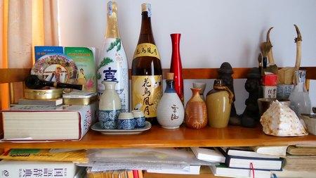 Không chỉ là vật dụng, những chiếc bình hâm rượu sake cũng là vật trang trí dễ thương.