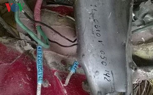 Mảnh vỡ kim loại mà ngư dân phát hiện nghi của máy bay SU-30MK2.