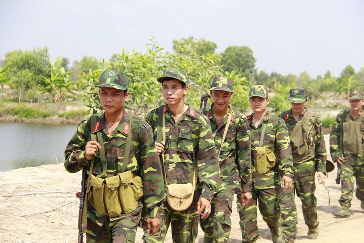 Lực lượng vũ trang duy trì nghiêm các chế độ trực, huấn luyện sẵn sàng chiến đấu.