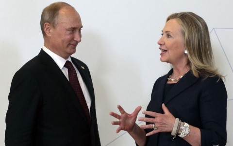 Tổng thống Nga Putin gặp Ngoại trưởng Mỹ Hillary Clinton hồi tháng 8/2012. Ảnh: AP