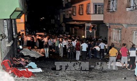 Hiện trường vụ đánh bom ở Gaziantep. Ảnh: EPA/TTXVN