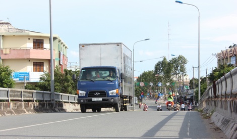 Hạ tầng giao thông và các công trình công cộng tại khu vực trung tâm thị trấn Vũng Liêm đã và đang quá trình đầu tư để gần hơn với tiêu chí đô thị loại IV.
