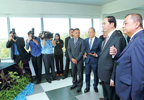 Chủ tịch nước Trần Đại Quang thăm Công ty Khí hóa lỏng Brunei-LNG