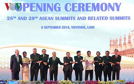 Thủ tướng Nguyễn Xuân Phúc cùng lãnh đạo các nước tại phiên khai mạc Hội nghị