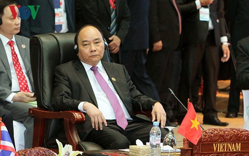 Thủ tướng Nguyễn Xuân Phúc tại phiên họp hẹp Hội nghị cấp cao.