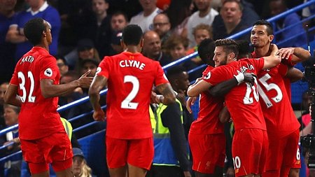 Cầu thủ Liverpool ăn mừng bàn mở tỉ số