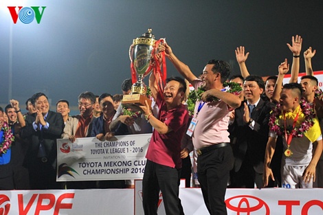 Đội bóng Thủ đô đang lên ngôi với chu kì 3 năm/lần. Trước đó vào các năm 2010, 2013, Hà Nội T&T đã đăng quang tại V-League.