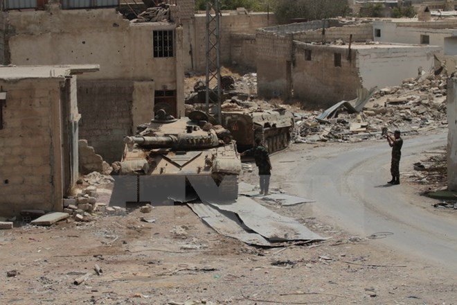 Binh sỹ Syria làm nhiệm vụ tại thị trấn Daraya, gần thủ đô Damascus. (Nguồn: THX/TTXVN)