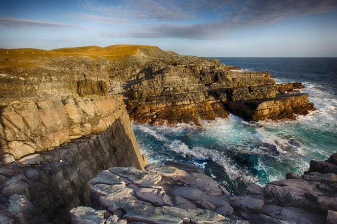 Di sản thế giới mũi Mistaken, Canada nằm ở phía đông nam đảo Newfoundland. Vách đá kỳ vĩ này hình thành từ hơn 500 triệu năm trước, chứa bộ sưu tập hóa thạch lớn cổ nhất thế giới. (Nguồn: NatGeo)