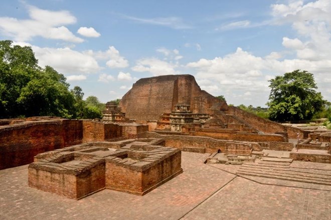 Quần thể Nalanda Mahavihara (Ấn Độ): Nalanda từng là một trường đại học vô cùng rộng lớn 800 năm trước, nơi truyền dạy những kiến thức về tôn giáo và học thuật. Ngày nay, địa danh này trở thành nơi lý tưởng cho các nhà khảo cổ với những tàn tích như các bảo tháp, đền thờ và tác phẩm nghệ thuật. (Nguồn: NatGeo)
