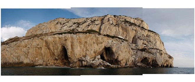 Hang động Gorham - Gibraltar (Anh). Nơi đây từng là nơi sinh sống của bộ lạc người Neanderthal, với nhiều bằng chứng in trên vách đá, thông quá các công cụ săn bắn và đồ trang sức thô sơ. (Nguồn: NatGeo)
