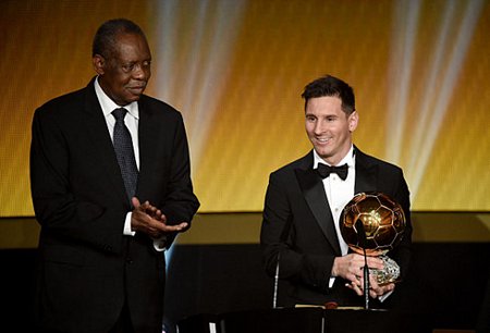 Lionel Messi và Cristiano Ronaldo đã thay nhau thống trị giải thưởng Quả Bóng Vàng FIFA suốt 6 năm qua. (Ảnh: Getty).