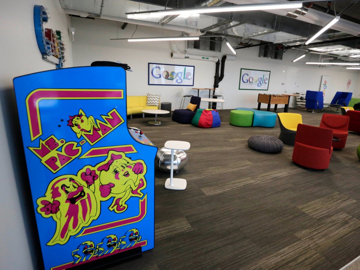 Với những nhân viên muốn thư giãn sau giờ làm, Google Chicago (Mỹ) cung cấp các game arcade.