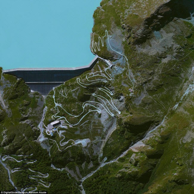 Đập Grande Dixence ở Thụy Sĩ là đập cao nhất thế giới (285m). Công trình này mất 14 năm để hoàn thành và tốn khoảng 6 triệu m3 bê tông.