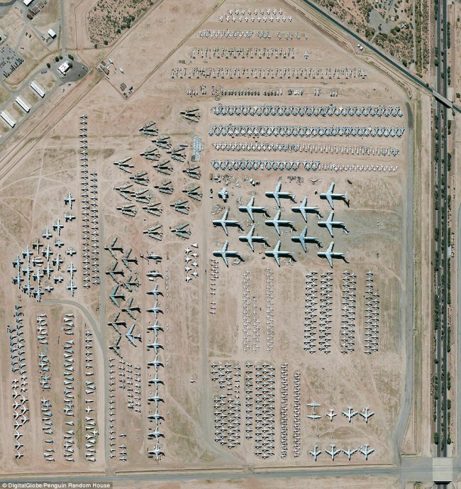 Bãi đỗ máy bay lớn nhất thế giới nằm trong căn cứ không quân Davis-Monthan ở bang Arizona, Mỹ. Đây là nơi “an nghỉ” của 4.400 máy bay hết hạn sử dụng của quân đội và chính phủ Mỹ.