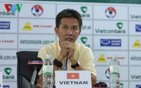 HLV Hoàng Anh Tuấn cho rằng tinh thần thi đấu của U19 Việt Nam có vấn đề. (Ảnh: Bảo Long)