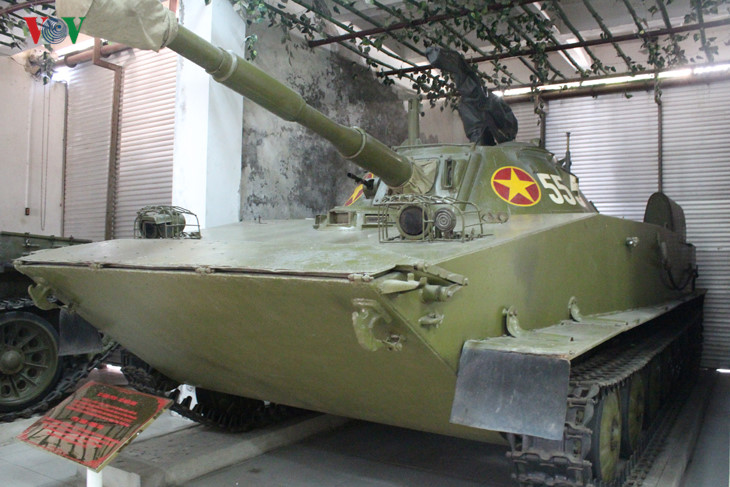 Với trọng lượng nhỏ và tính năng bơi tốt, xe PT-76 được ta lựa chọn cho kế hoạch cơ động bí mật dưới lòng sông Xê Pôn trong trận đánh cứ điểm Làng Vây của Mỹ ngụy ở Quảng Trị.