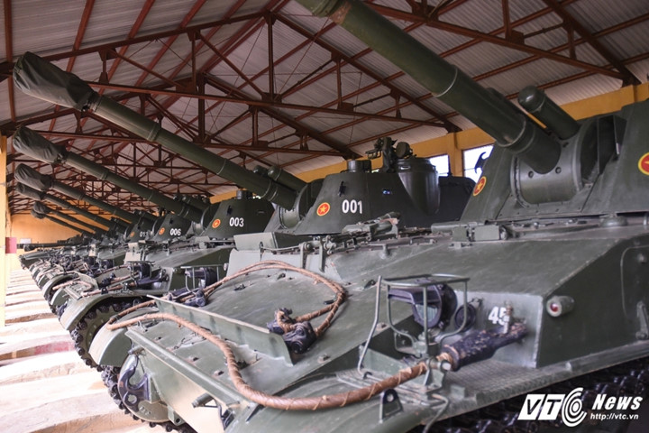 Nhà kho chứa các loại pháo tự hành Su-152, Su-122 - Ảnh: Tùng Đinh