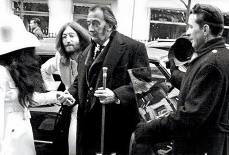 John Lennon và Salvador Dali ở Paris, năm 1969