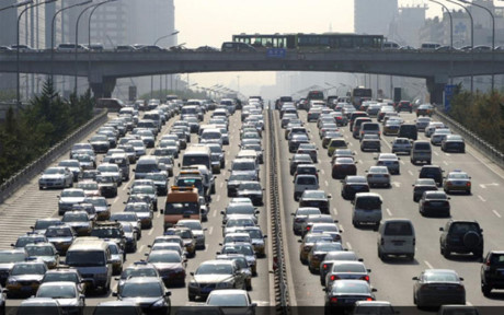 Hỉnh ảnh đoàn xe kẹt cứng kéo dài hơn 60 dặm trong vòng 12 ngày ở Bắc Kinh, Trung Quốc (Ảnh: Forbes)