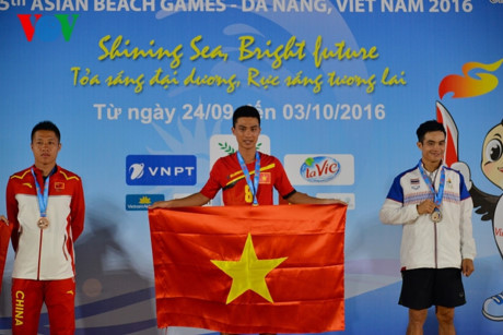 VĐV sinh năm 1990 đã xuất sắc mang chiếc huy chương vàng thứ 22 cho đoàn thể thao Việt Nam tại Đại hội thể thao bãi biển châu Á.