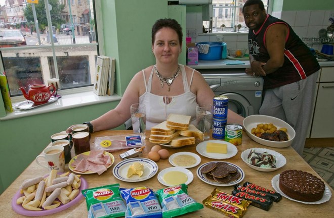 Jill McTighe, trợ giảng ở London (Anh), ăn 12.300 calo một ngày. (Nguồn: brightside)