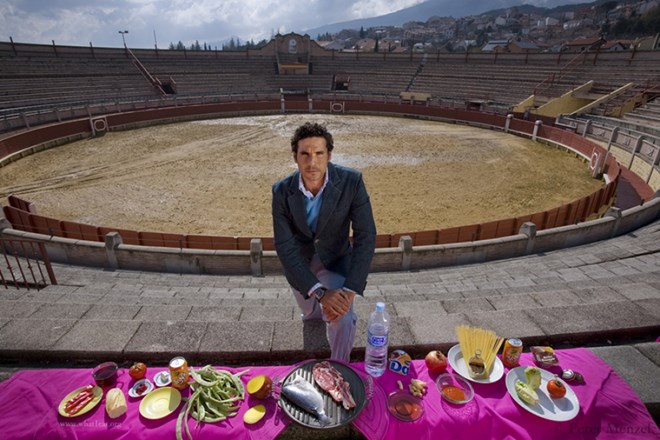 NhOscar Higares, đấu sỹ bò tót ở Tây Ban Nha ăn 4.200 calo mỗi ngày. (Nguồn: brightside)