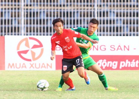 2/ Nguyễn Hiếu Trung Anh (32, XSKT Cần Thơ) lọt vào danh sách cầu thủ tiêu biểu V-League 2016.