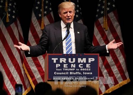 Ông Donald Trump phát biểu trong một chiến dịch vận động tranh cử Tổng thống ở Council Bluffs, Iowa, Mỹ ngày 28/9. Ảnh: AFP/TTXVN