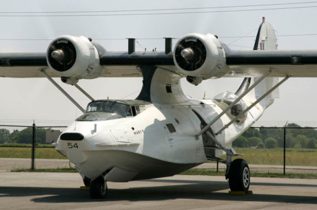 Máy bay dùng cho mục đích quân sự phải đến thập niên 1980 mới giải nghệ.