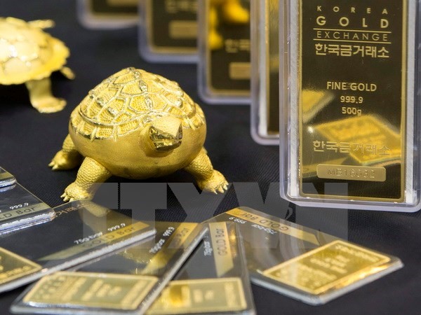 Vàng được trưng bày tại Sàn giao dịch vàng Seoul, Hàn Quốc ngày 27/6. (Nguồn: EPA/TTXVN)