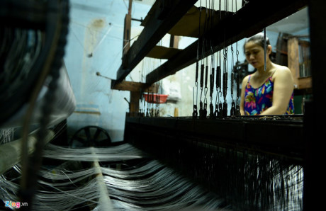 Vào những năm 80 và đầu thập niên 90, dệt Bảy Hiền phát triển đến mức cực thịnh, là nơi cung cấp vải nhiều nhất cả nước. Toàn phường 11 hơn 4.000 hộ dân thì có đến 1.700 hộ làm nghề dệt, thu hút gần 4.000 lao động. Tổng sản lượng sản phẩm của làng dệt làm ra lên đến 35 triệu mét vải mỗi năm.