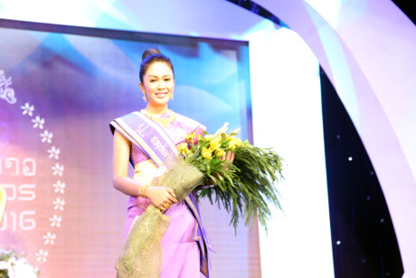 Số báo danh 20 đạt Ngôi vị á hậu 1 là cô gái đến từ Xavanakhet (Trung Lào), cô cũng là người được nhận giải thưởng người đẹp hữu nghị. Cô 20 tuổi, cao 1m71.
