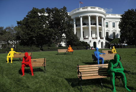 Ý tưởng sáng tạo 'Công viên của mọi người' của nhà thiết kế Nathan Sawaya đặt tại Nhà Trắng. (Nguồn: AP)