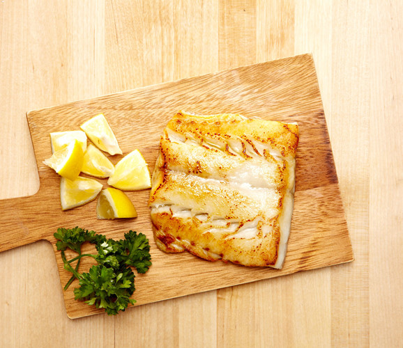 Cá bơn là một trong những loài cá nước mặn lớn nhất, giàu protein, selen, Bvitamins, và axit béo omega-3. Thịt cá săn chắc và rất ngọt