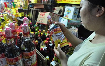 Nhiều sản phẩm nước mắm được làm nhái thương hiệu Phú Quốc khiến người tiêu dùng thận trọng